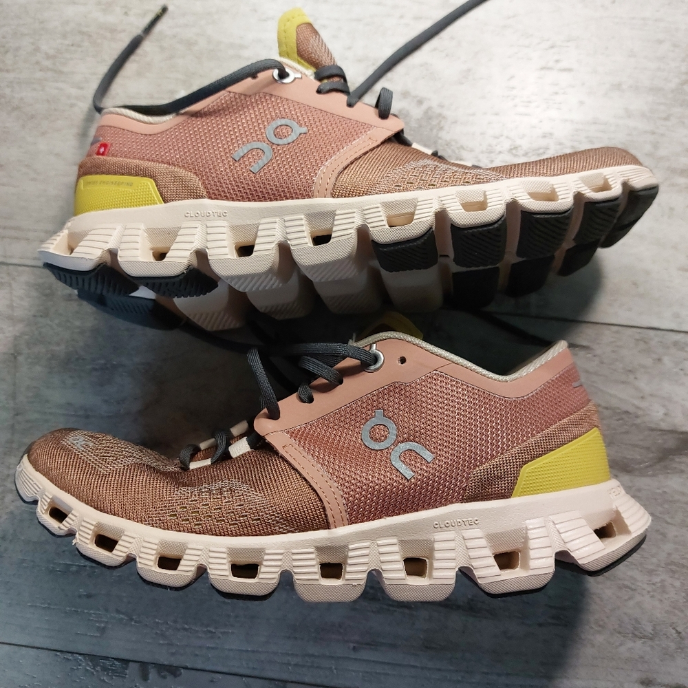 On Cloud Women's Sneakers in Dusty Rose and Yellow
